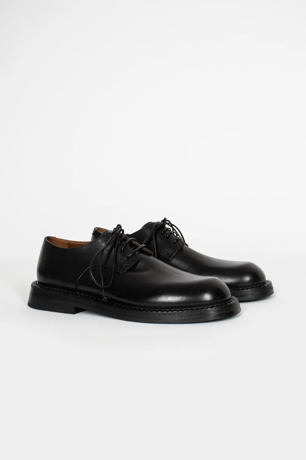 Fashionable Alluce Black Derby