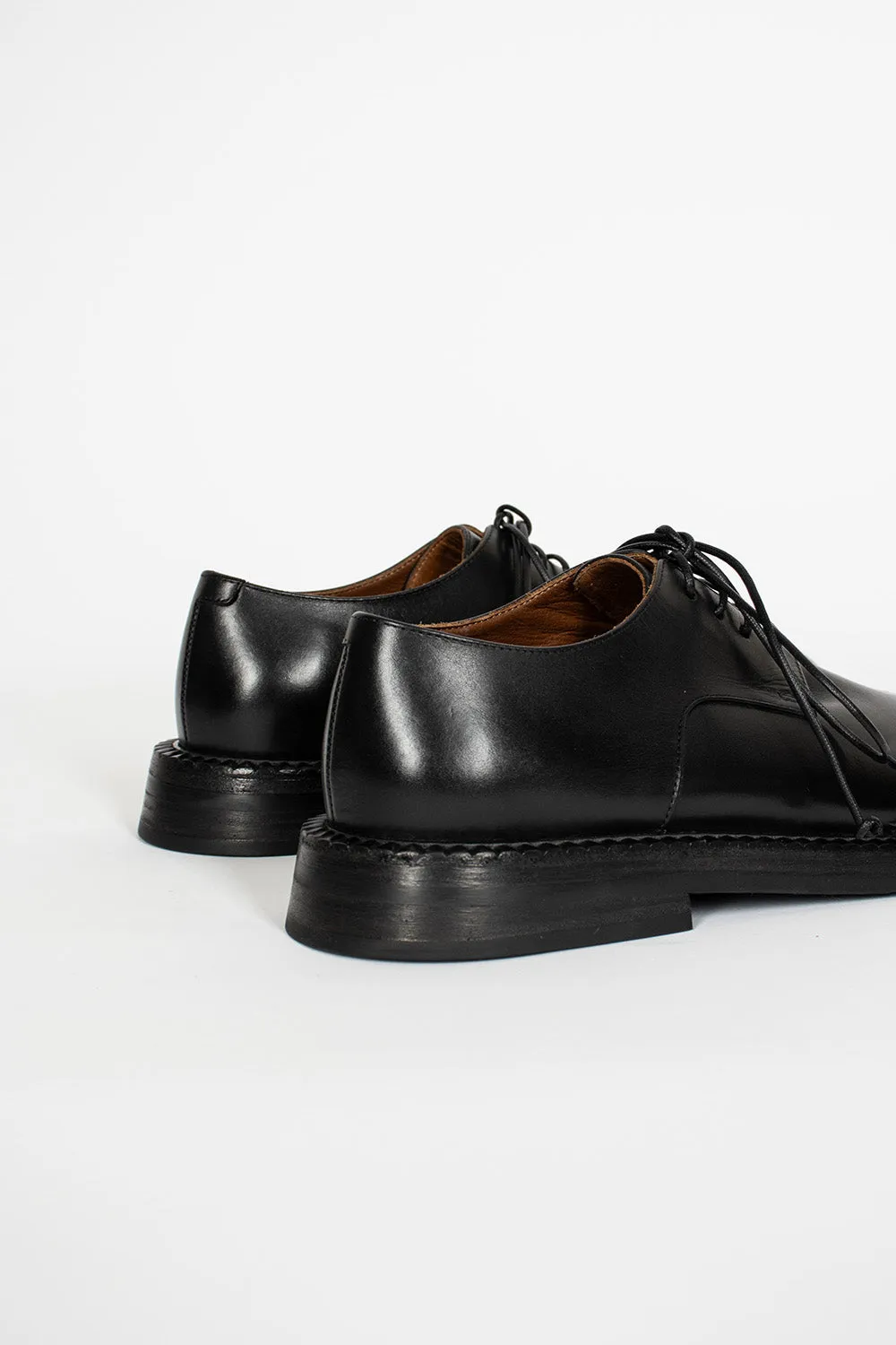 Fashionable Alluce Black Derby