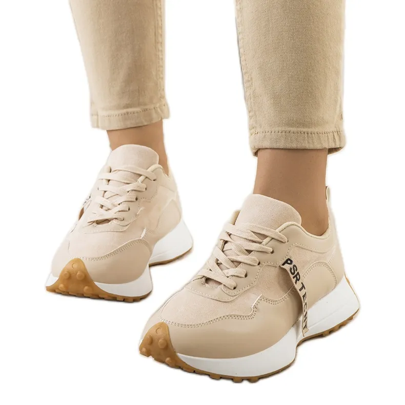 Beige sneakers with Samina chain