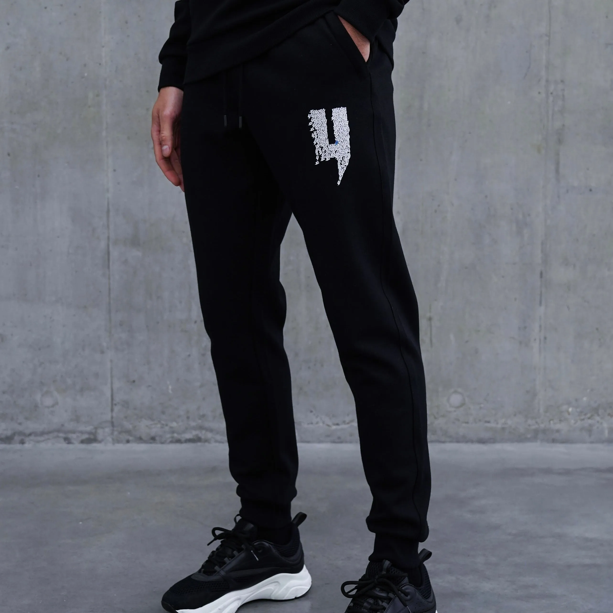 BLACK JOGGERS FLYING Y LOGO