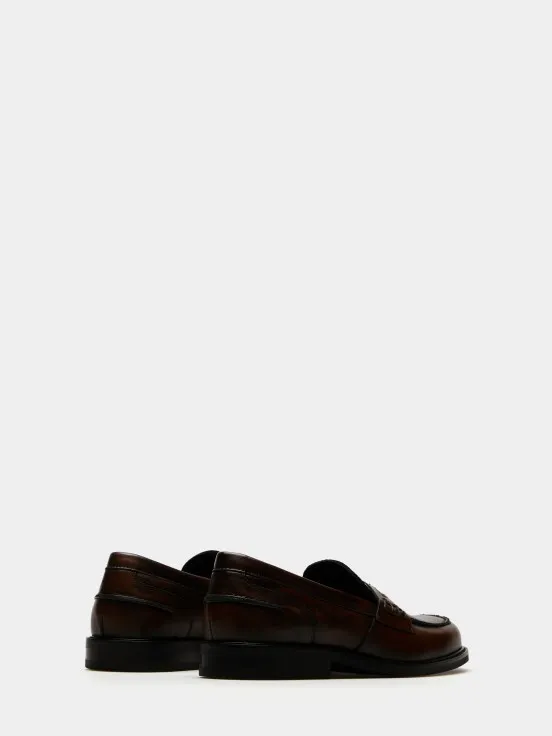 Timeless leather loafers