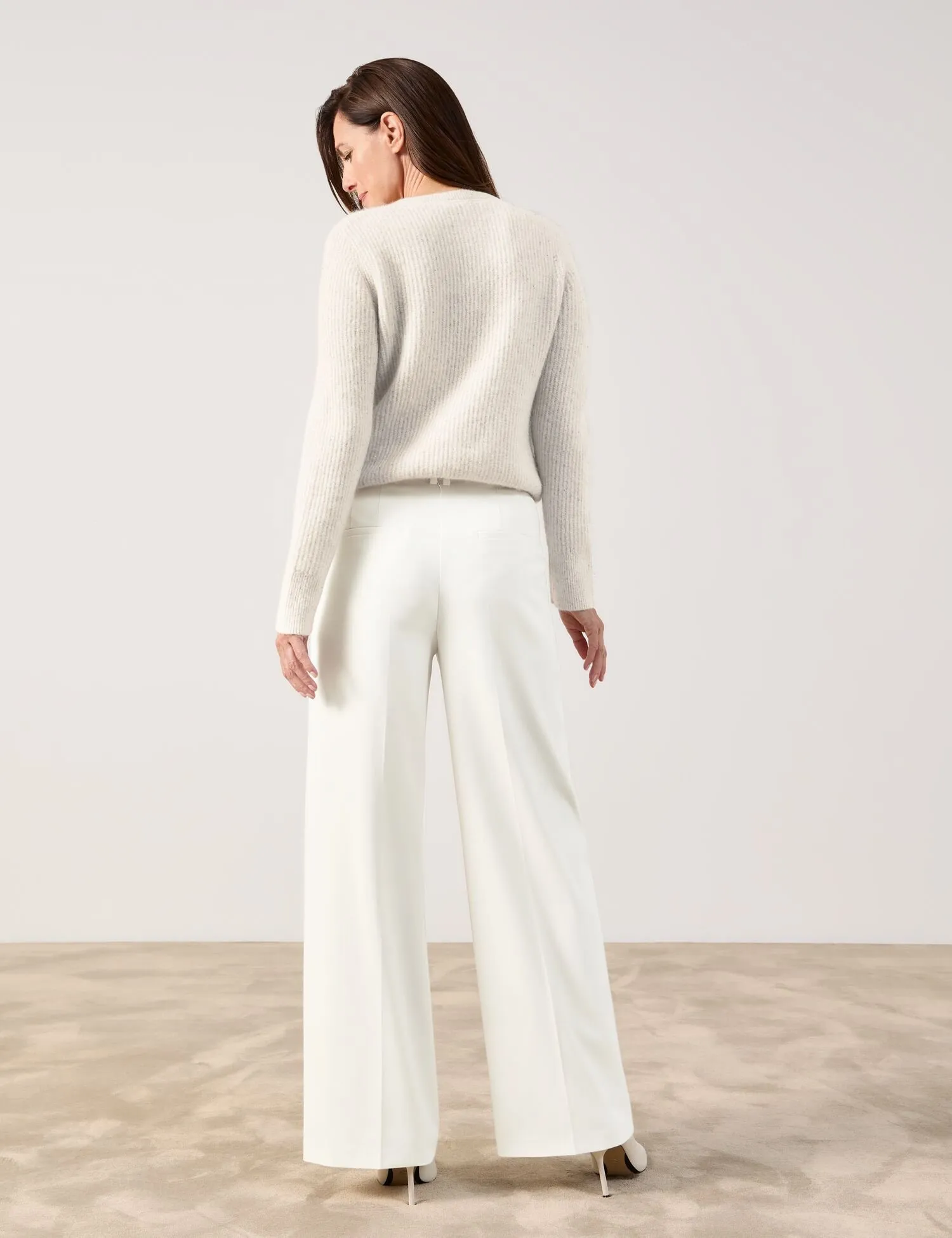 Elegant trousers with a wide leg