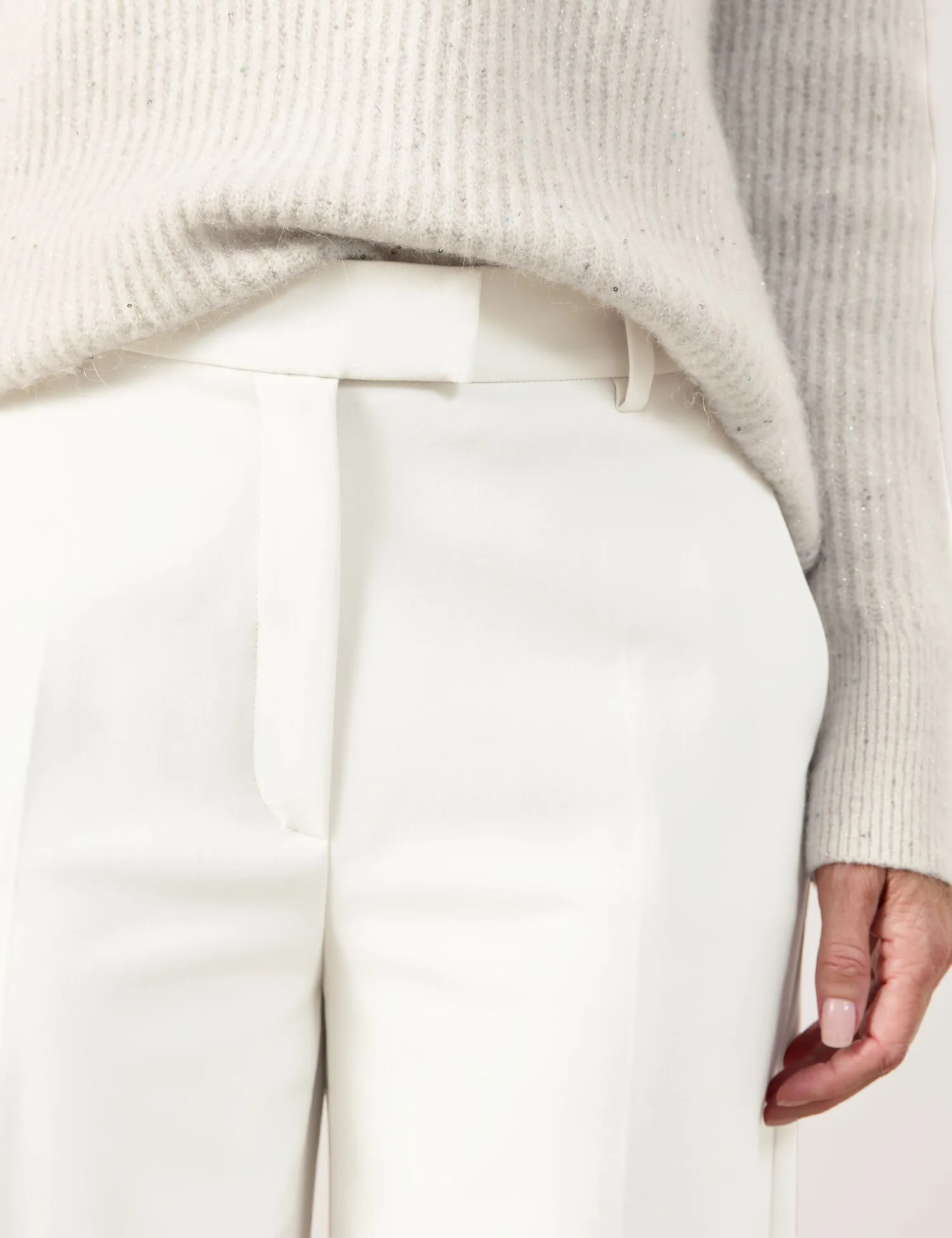 Elegant trousers with a wide leg