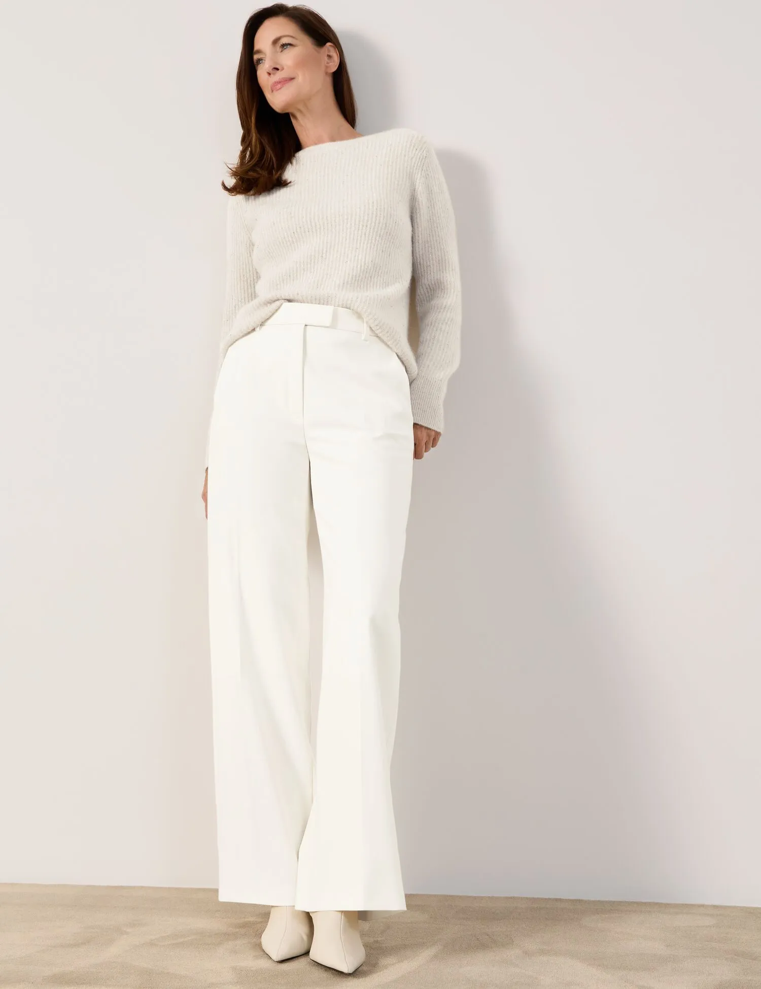 Elegant trousers with a wide leg