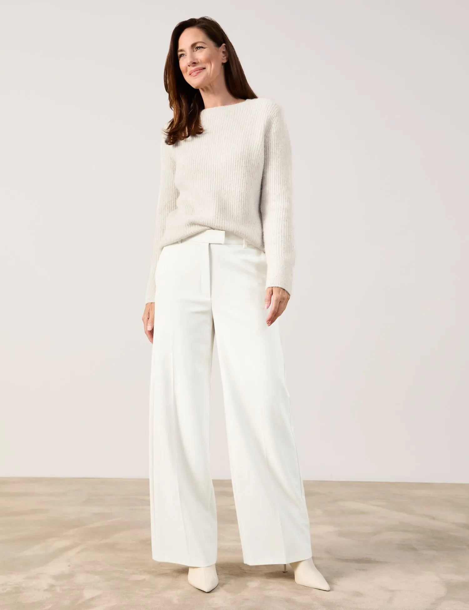 Elegant trousers with a wide leg