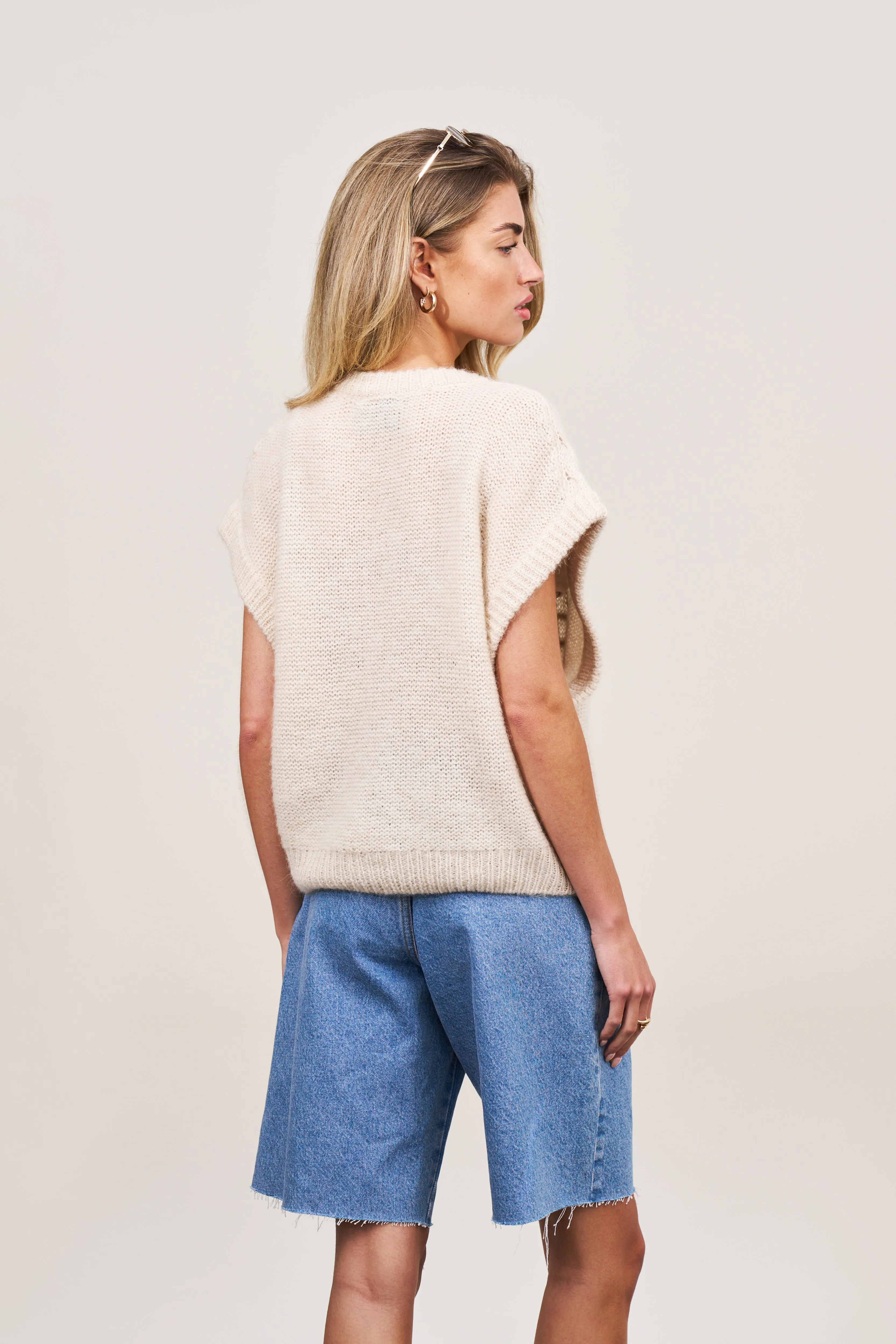 EMBLEM OVERSIZED KNIT VEST - STONE