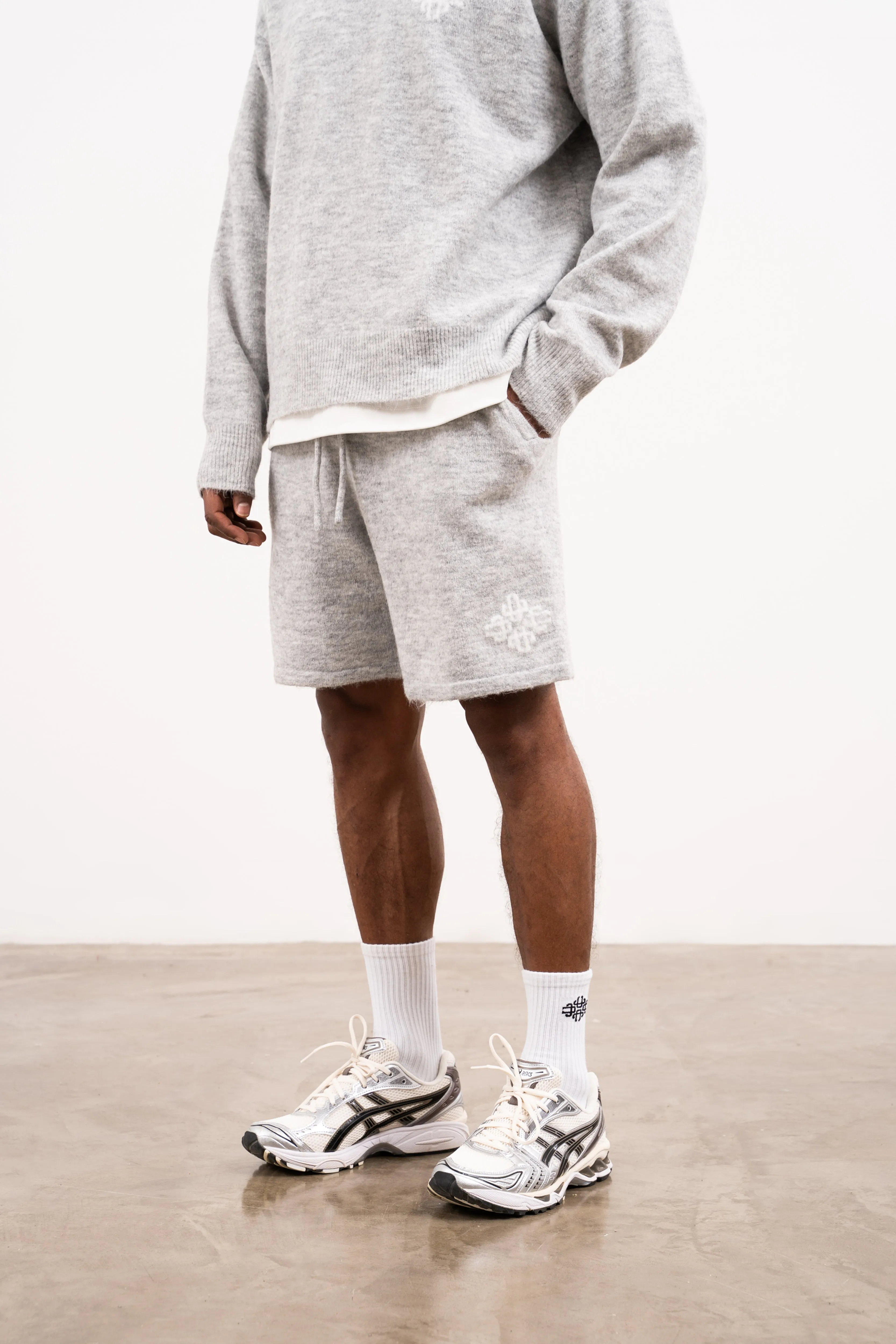 LIGHTWEIGHT FLUFFY KNIT EMBLEM SHORTS - GREY MARL