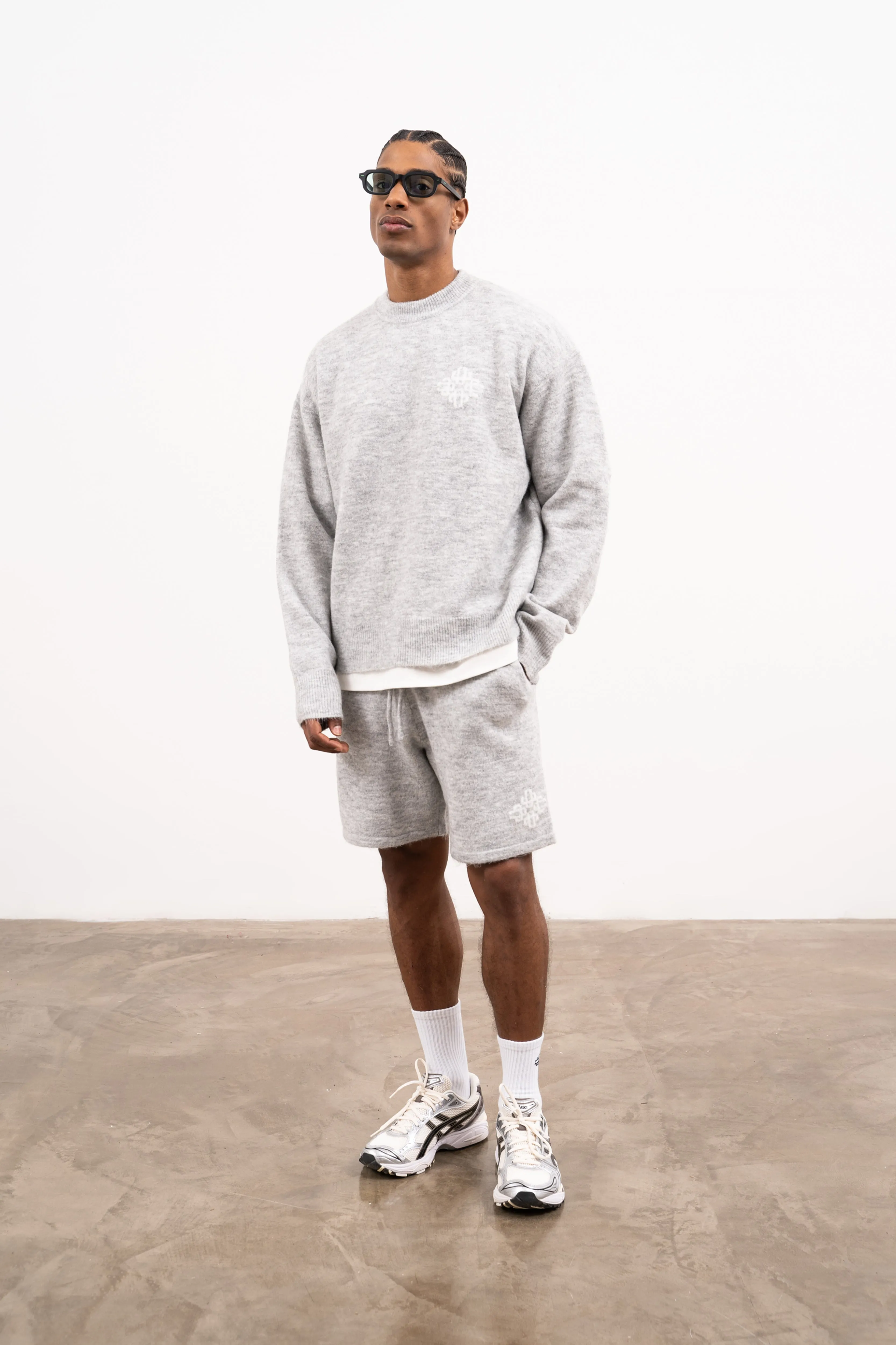 LIGHTWEIGHT FLUFFY KNIT EMBLEM SHORTS - GREY MARL