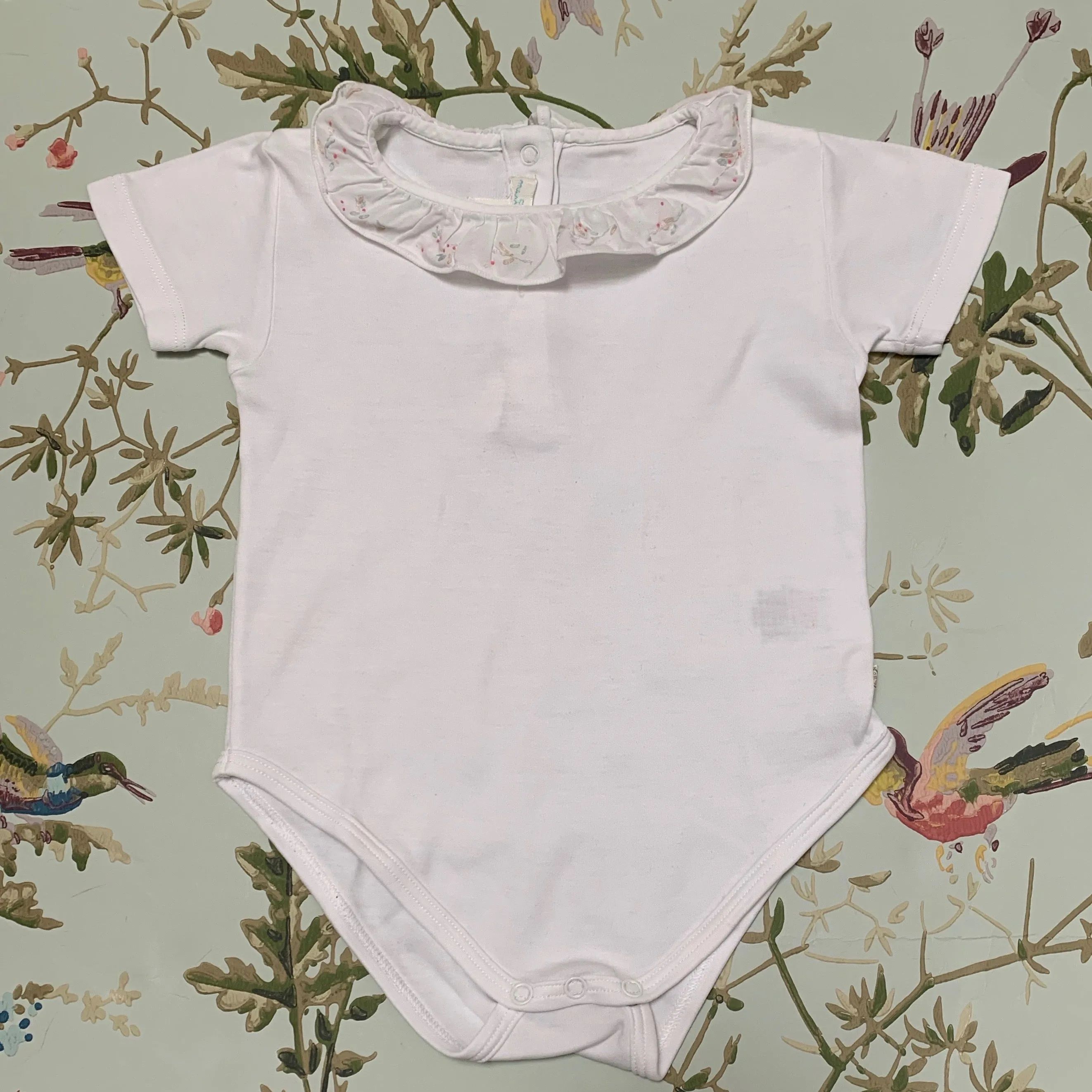 Marie-Chantal White Baby Bodysuit with Frill Collar: Size 18 Months