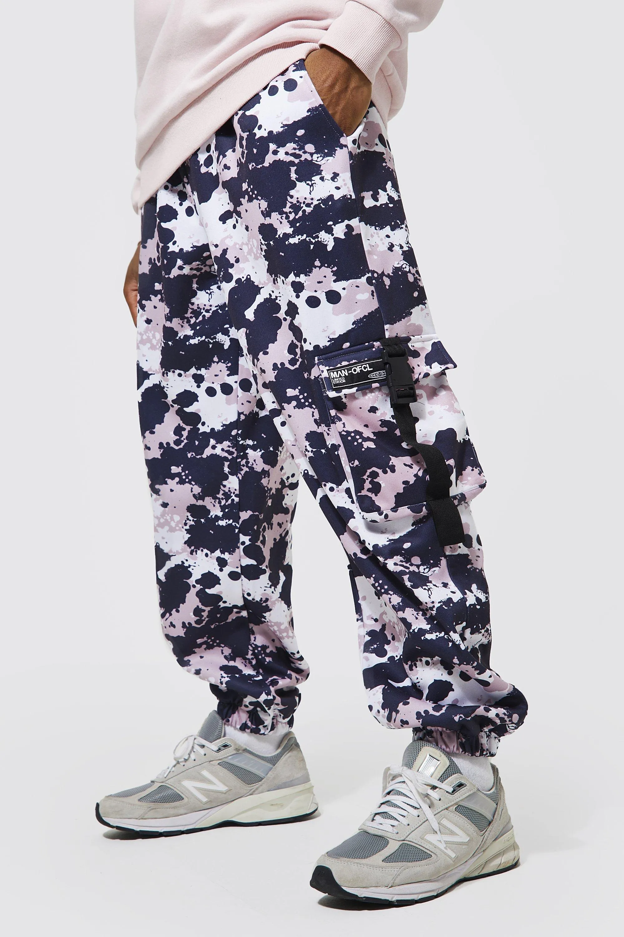 Oversized Man Cargo Camo Joggers | boohooMAN UK