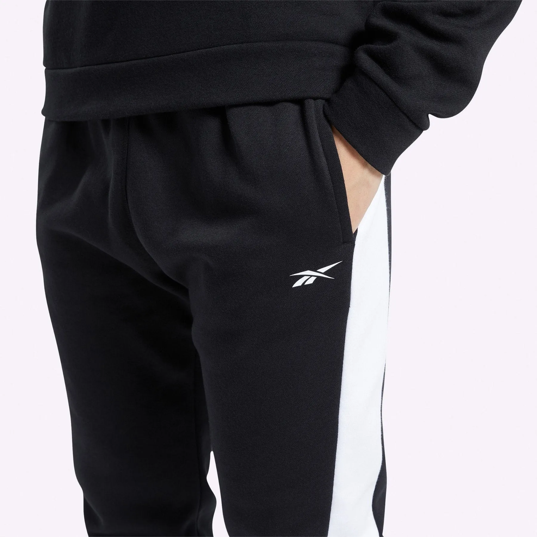 Reebok - Men's Training Essentials Linear Logo Joggers - BLACK