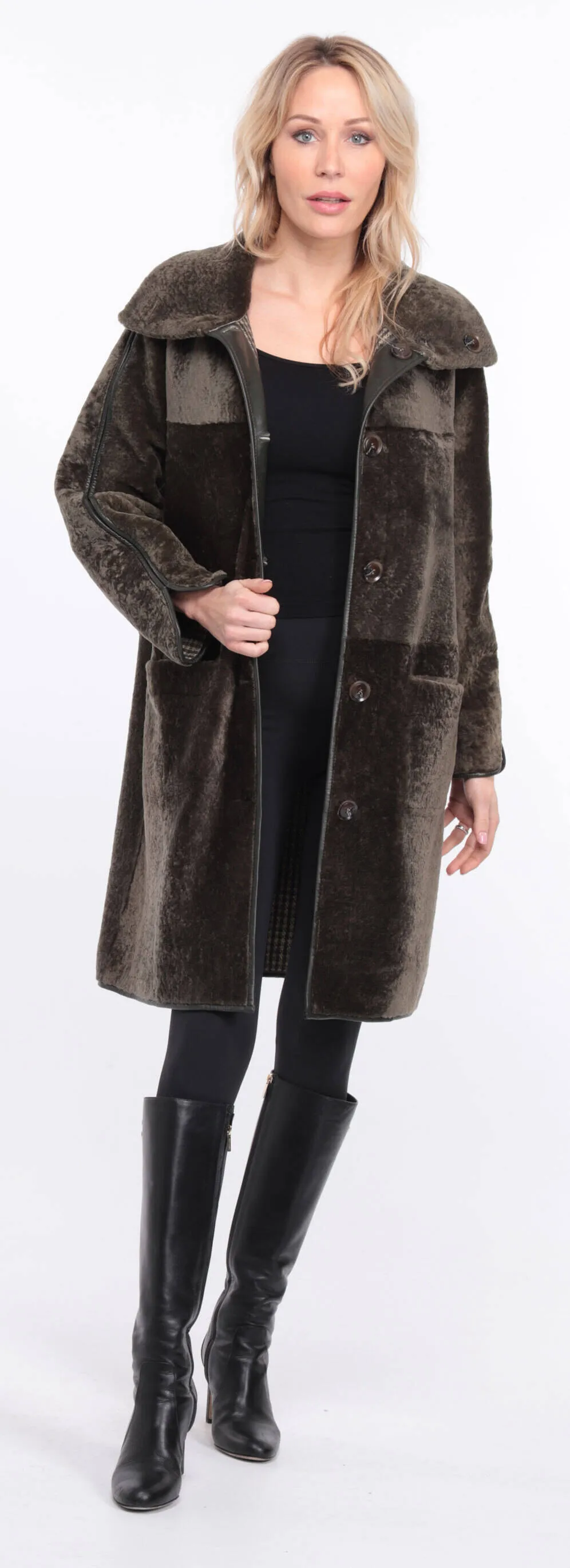 Reversible women's sheepskin coat in khaki