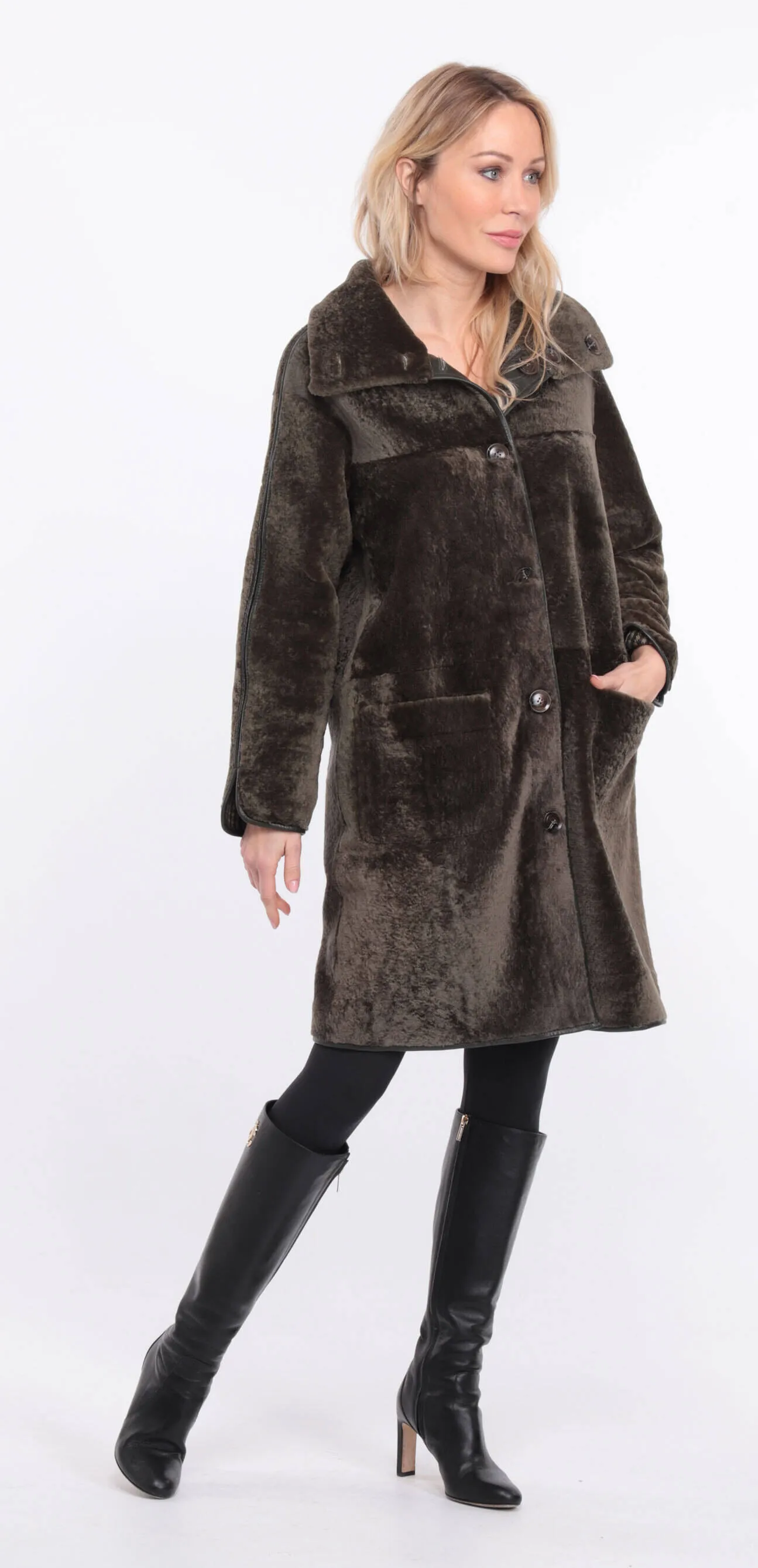 Reversible women's sheepskin coat in khaki