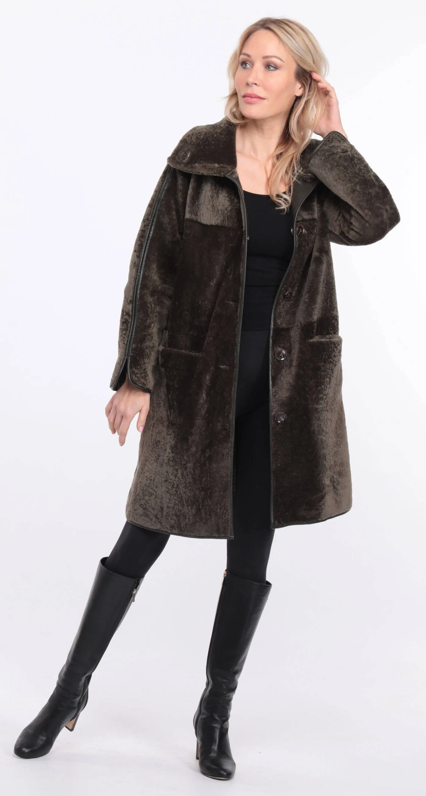 Reversible women's sheepskin coat in khaki