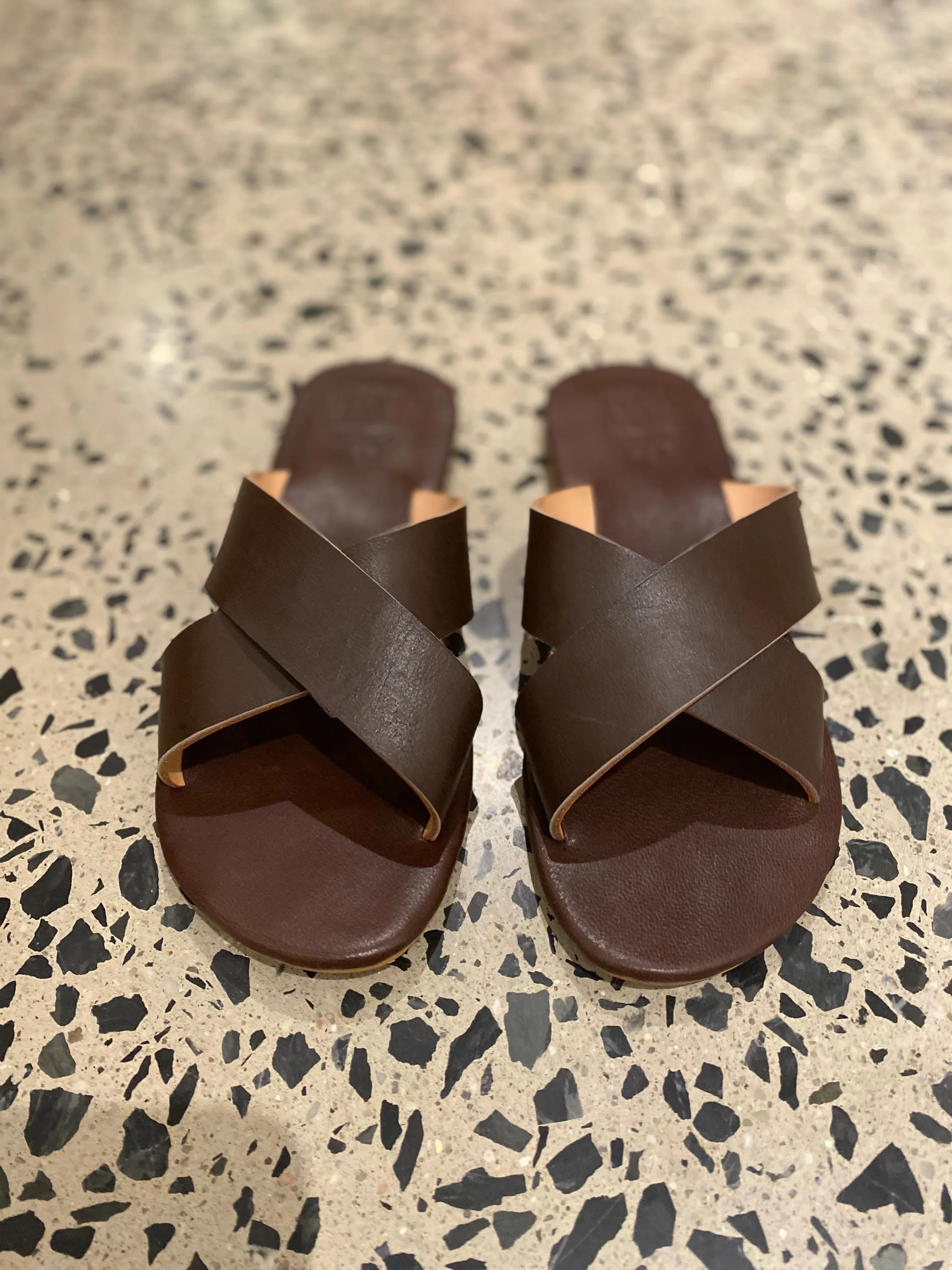 ROMAN SLIDE - CHOCOLATE